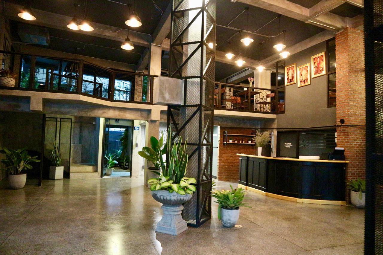 Hugnur Hostel And Coffee Chiang Mai Exterior photo