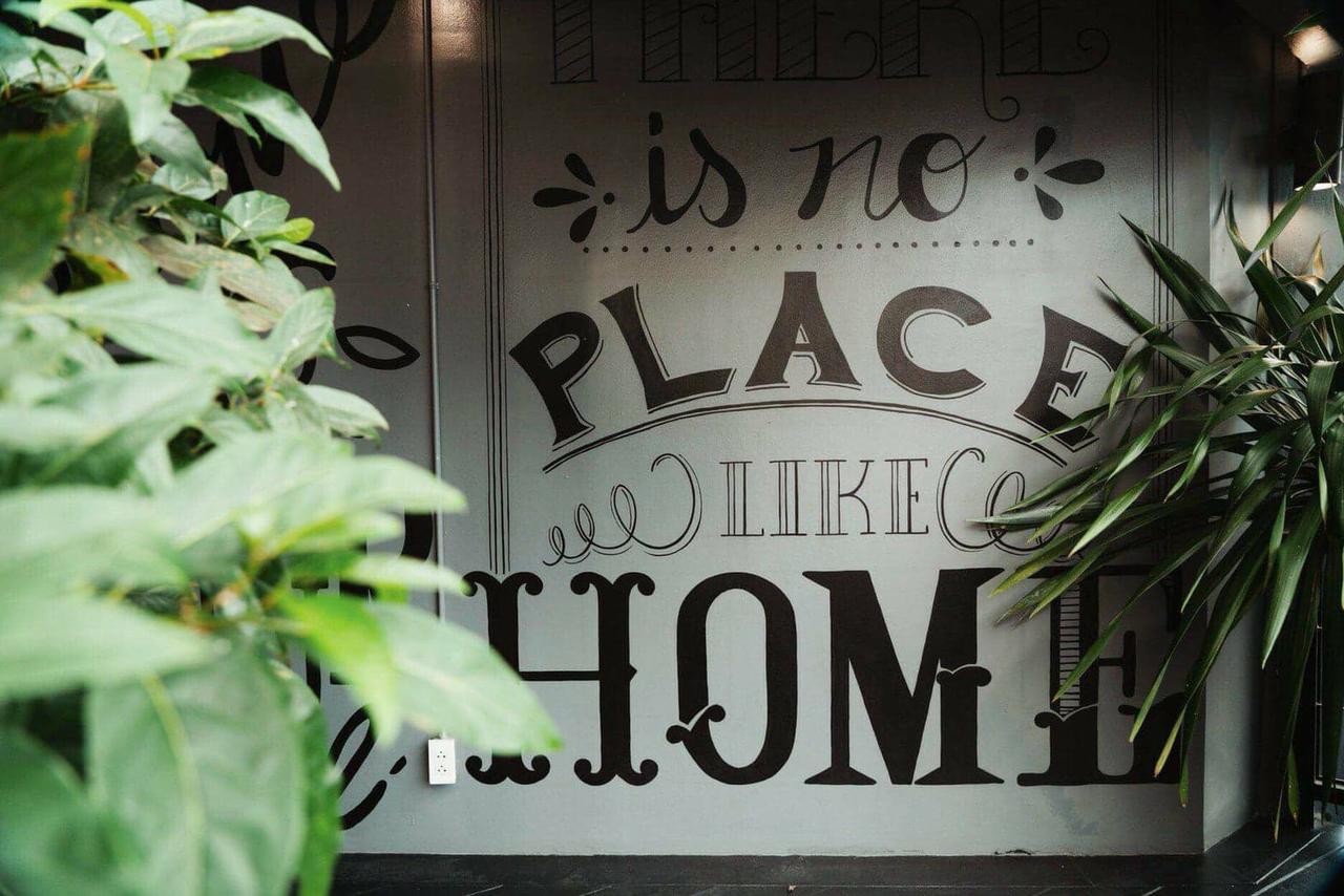 Hugnur Hostel And Coffee Chiang Mai Exterior photo