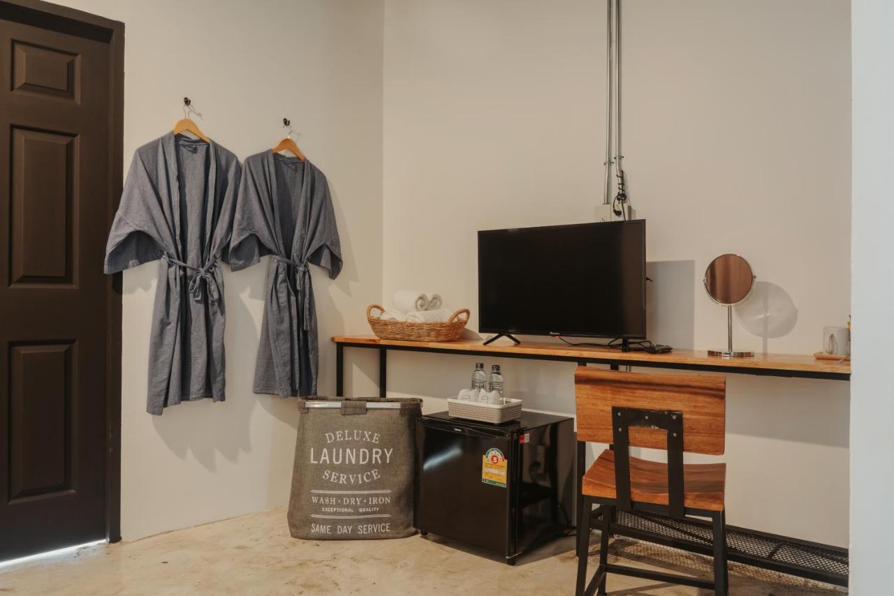 Hugnur Hostel And Coffee Chiang Mai Exterior photo