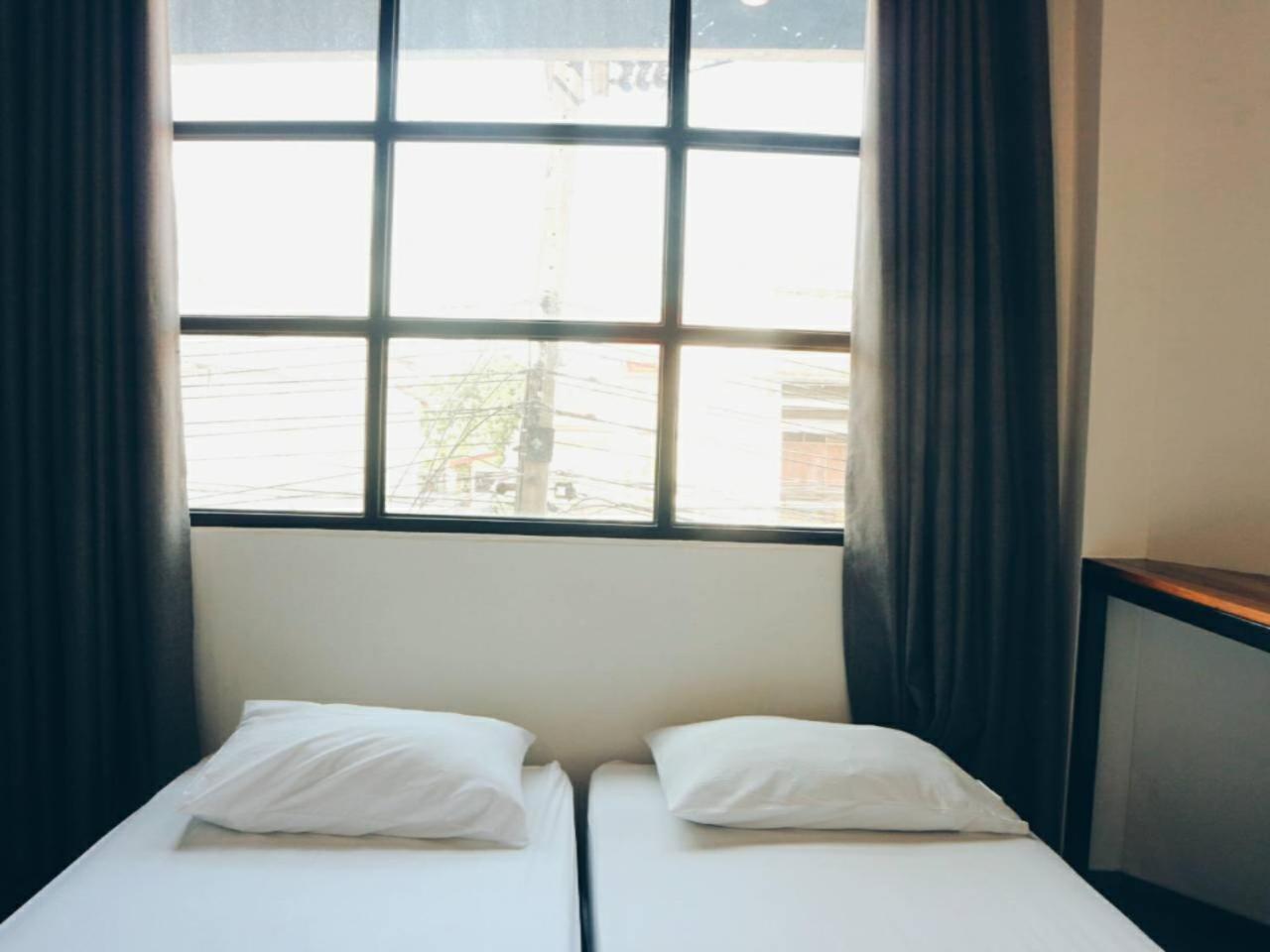 Hugnur Hostel And Coffee Chiang Mai Exterior photo
