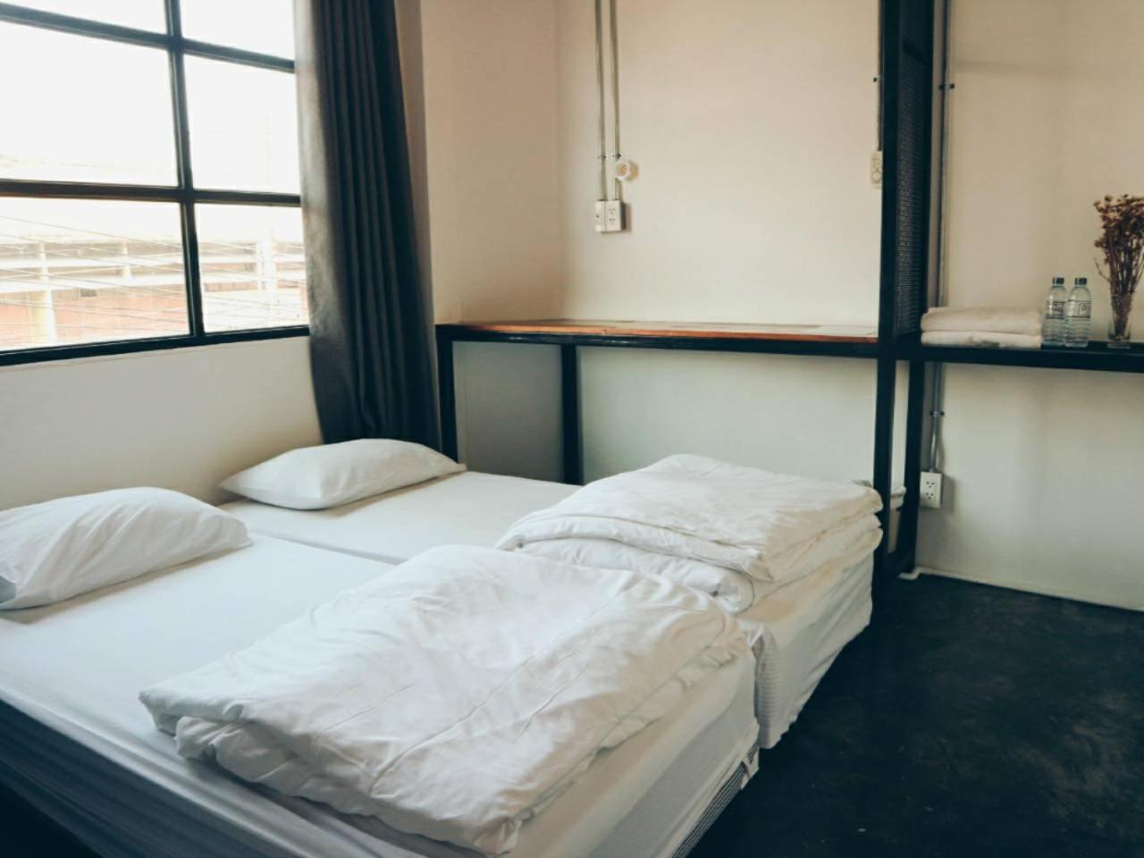 Hugnur Hostel And Coffee Chiang Mai Exterior photo
